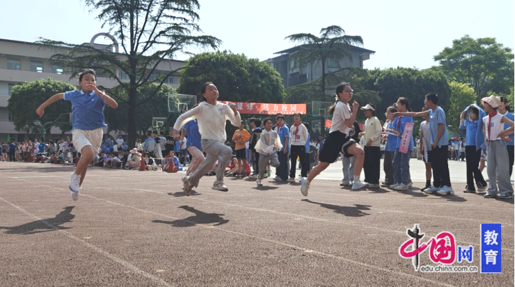 乐山新桥小学：悦享运动活力校园(图2)